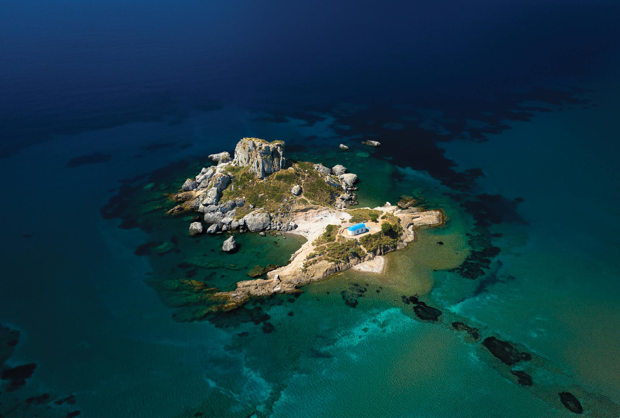 Drone opname door Ungraded een eiland in de zee